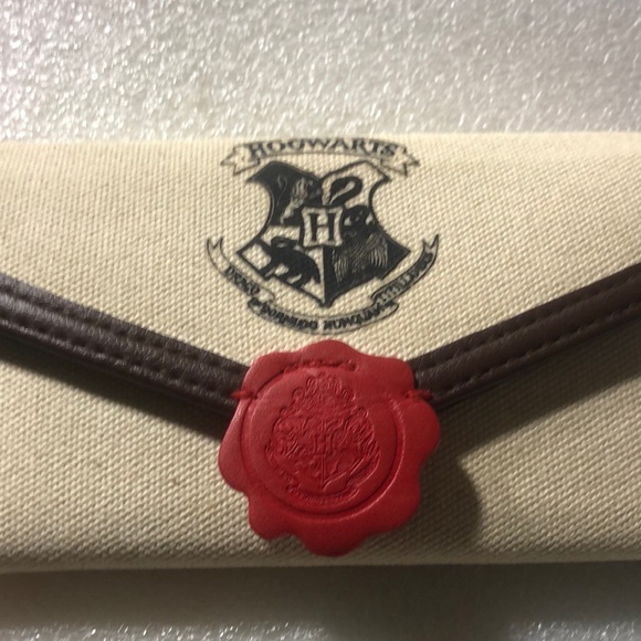 Harry Potter Hogwarts Letter style Trifold wallet - Picture 2 of 16